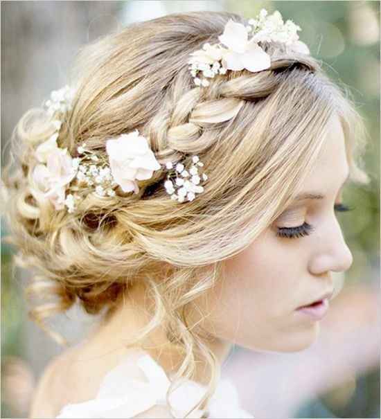 Flores no cabelo