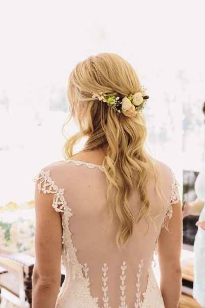 Flores no cabelo