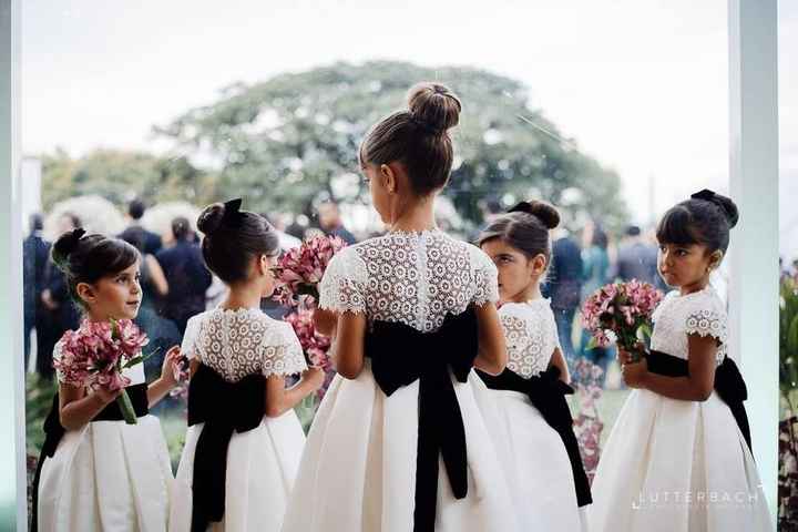 Meninas alianças/flores