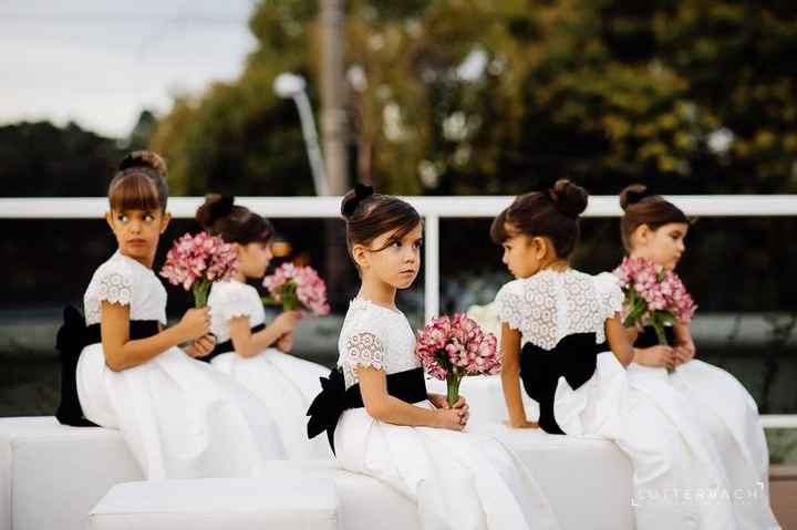 Meninas alianças/flores