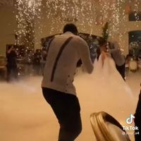 Ola, Alguém me sabe indicar algum profissional que faça esse "fogo de artifício" não sei se é assim 