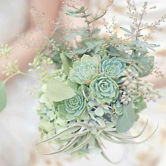 o Arco-íris invade a Comunidade 🌈 Inspirações com Verde-água para Bouquets e Boutonnière - 9