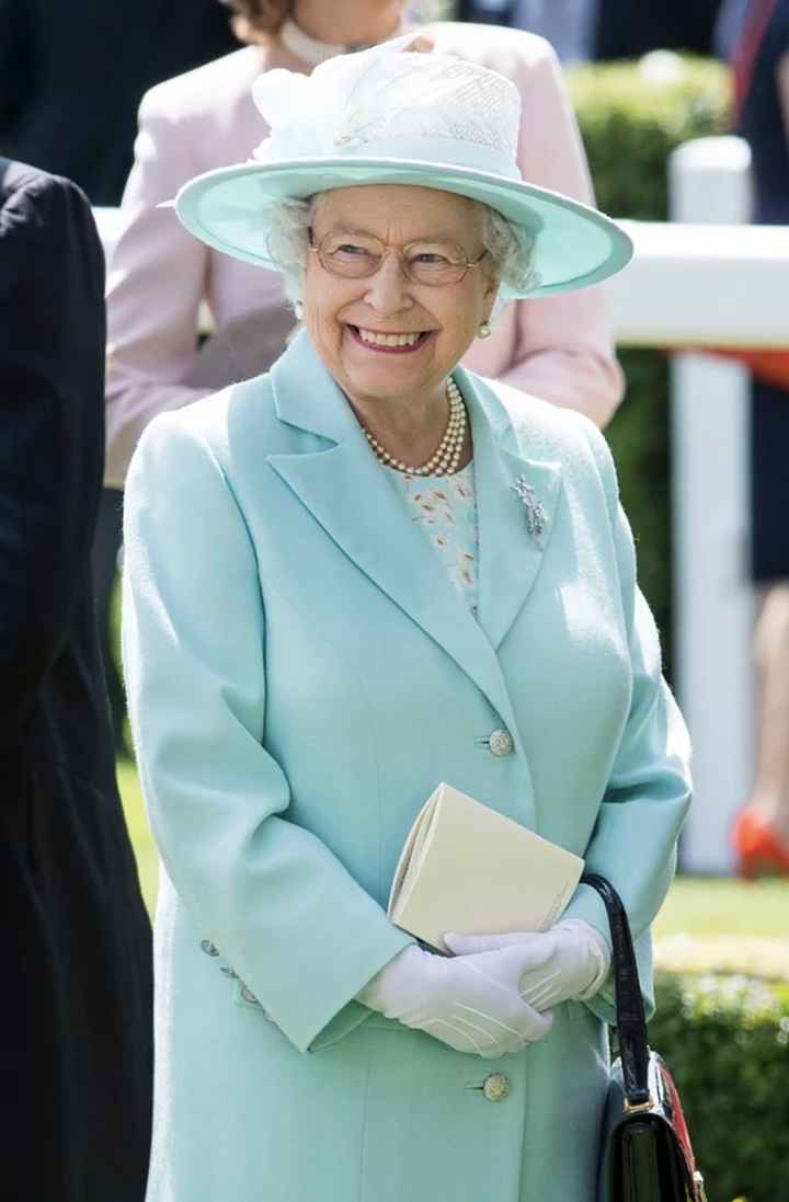 o Arco-íris invade a Comunidade 🌈 Inspirações com Verde-água na Família Real Inglesa 👑🇬🇧 - 1