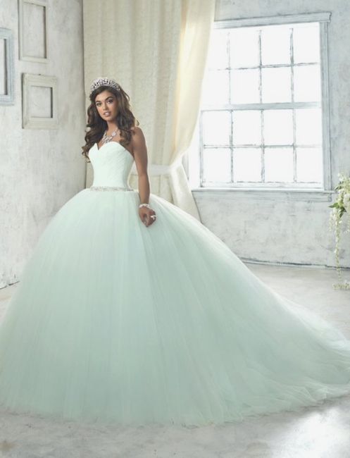 O Arco-íris invade a Comunidade 🌈 Inspirações com Verde-água para Vestidos de Noiva 7