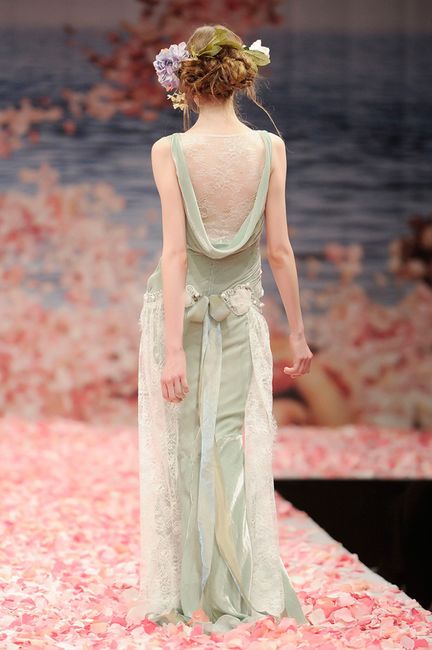 O Arco-íris invade a Comunidade 🌈 Inspirações com Verde-água para Vestidos de Noiva 9