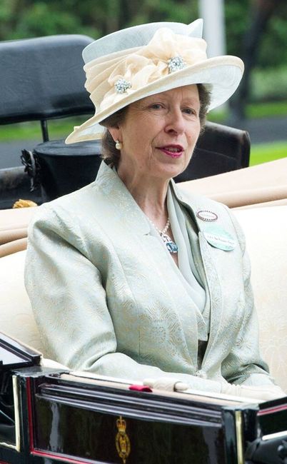 O Arco-íris invade a Comunidade 🌈 Inspirações com Verde-água na Família Real Inglesa 👑🇬🇧 4