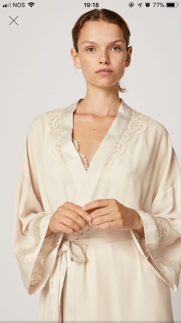 Roupão branco e lingerie - 1