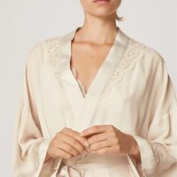Roupão branco e lingerie - 1