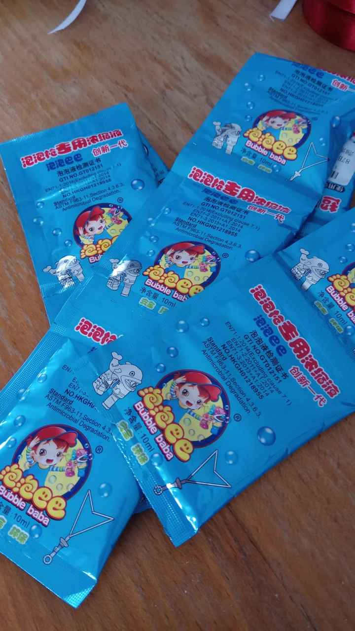 Sacos com liquido para bolas de sabão 