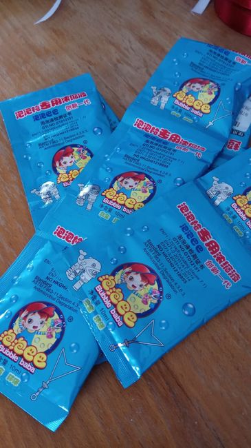 Sacos com liquido para bolas de sabão 