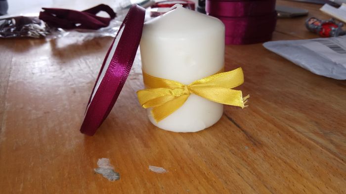 Velas para centro de mesa, mas com a fita cor de vinho