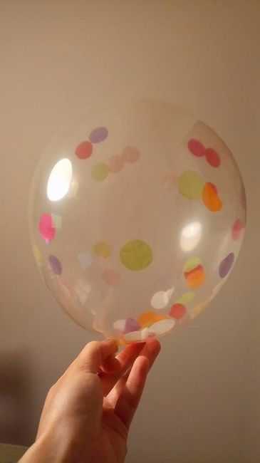 balões com confettis
