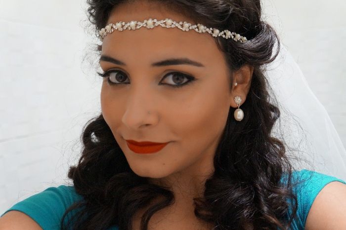 Aqui Está a make up do dia...apostei no batom vermelho