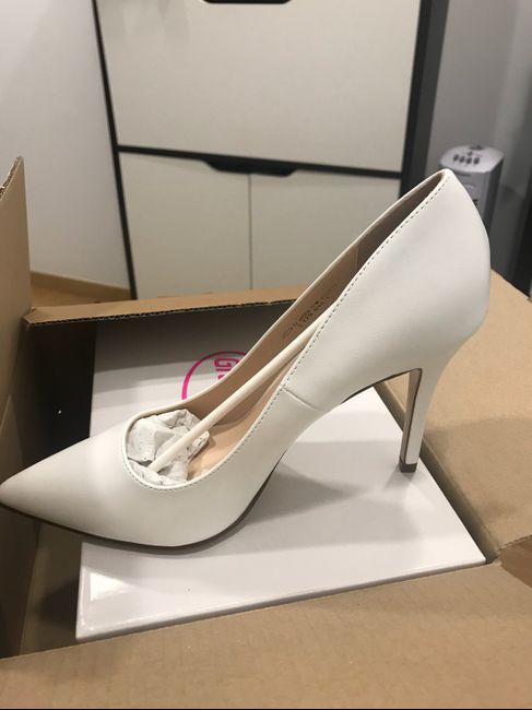 Partilha uma foto dos teus sapatos ... - 1