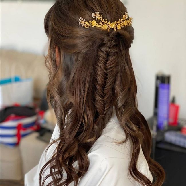 Que penteado usariam com este vestido de noiva? - 9