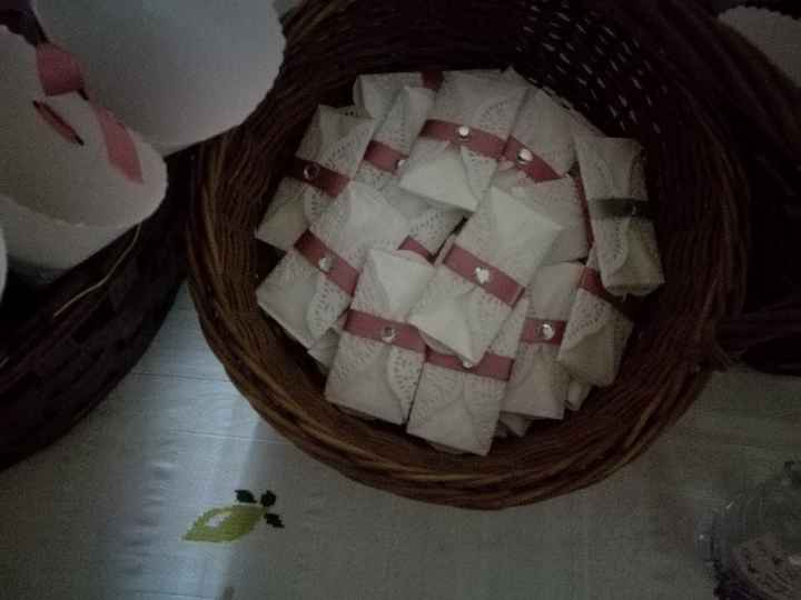 Cones, limpa lágrimas, garrafas de água, caixa de alianças - 6