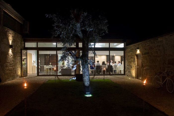 Espaço cerimonia - jardim interior com oliveira