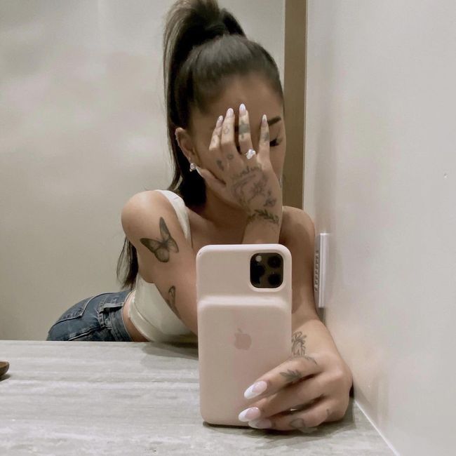 Ariana Grande ficou noiva - e o anel é incrível! 💍 - 2