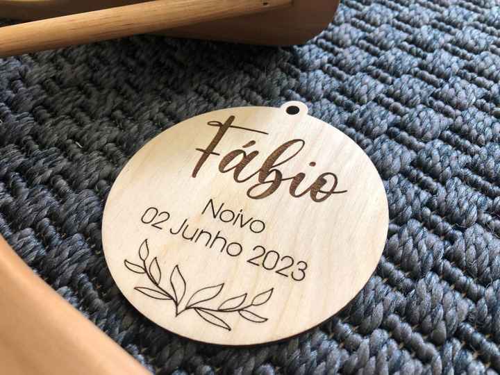 Os detalhes (em madeira) para o dia c - As etiquetas para os cabides/cruzetas! - 1