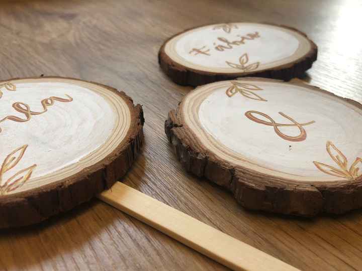 Os detalhes (em madeira) para o dia c - o Topo do Bolo 🍰 - 1