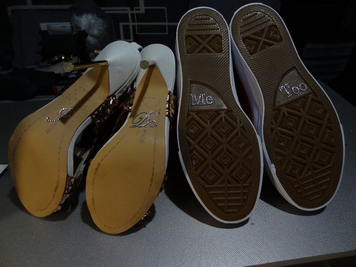 A sola dos sapatos com autocolantes