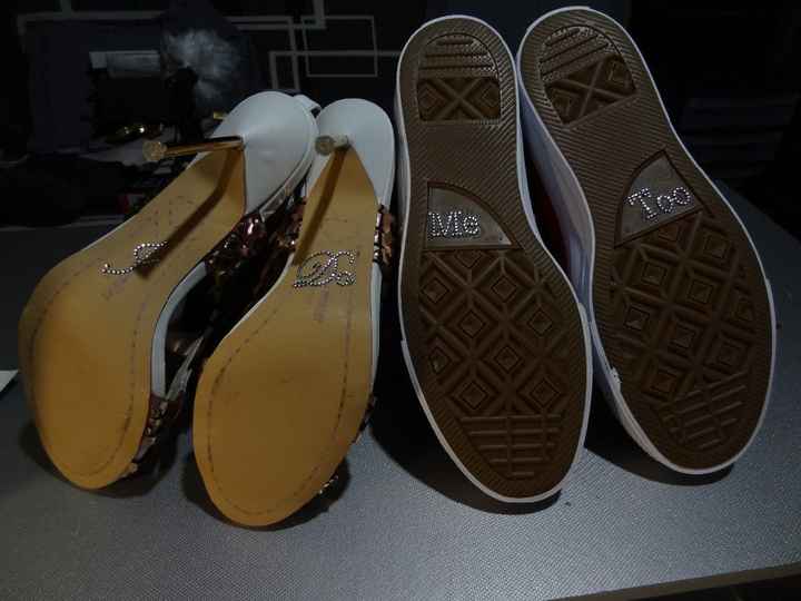 A sola dos sapatos com autocolantes