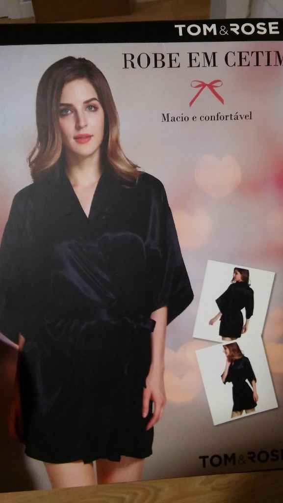 Robe em Cetim no pingo doce 9,90€ em preto e bordo :)