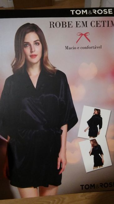 Robe em Cetim no pingo doce 9,90€ em preto e bordo :)