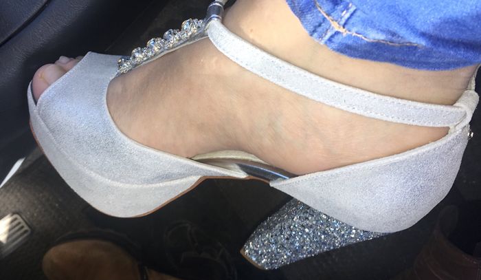 and i wonder - Sapatos? - 1