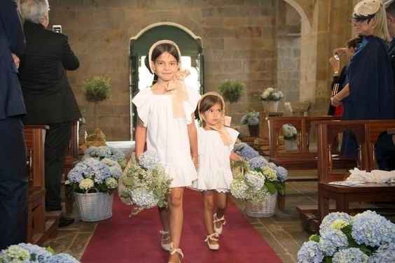 Ou simplesmente, mostrar as suas roupinhas antes da entrada da noiva