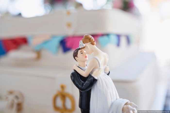 Cake topper
