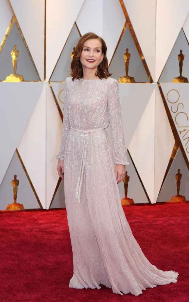 3) Isabelle Huppert de Armani - Acho até que podia ser um vestido chic para o civil!