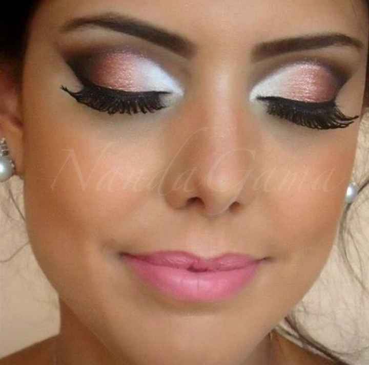 Qual das duas maquilhagens é a mais bonita para o tema "praia"? ajudem-me sff. - 1