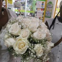 Buquê para noiva com BRANCA ROSAS