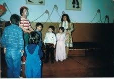Tinhamos 5 anos...Eu sou a princesa e ele o que está à frente do palhaço