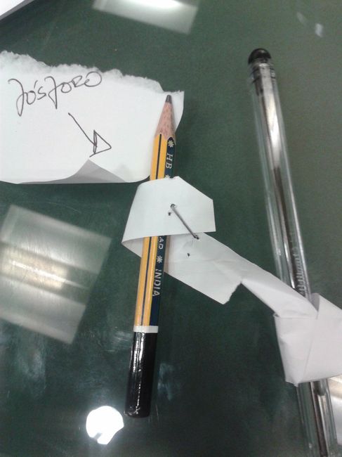 passo 4 - agrafar o fósforo na outra da fita
