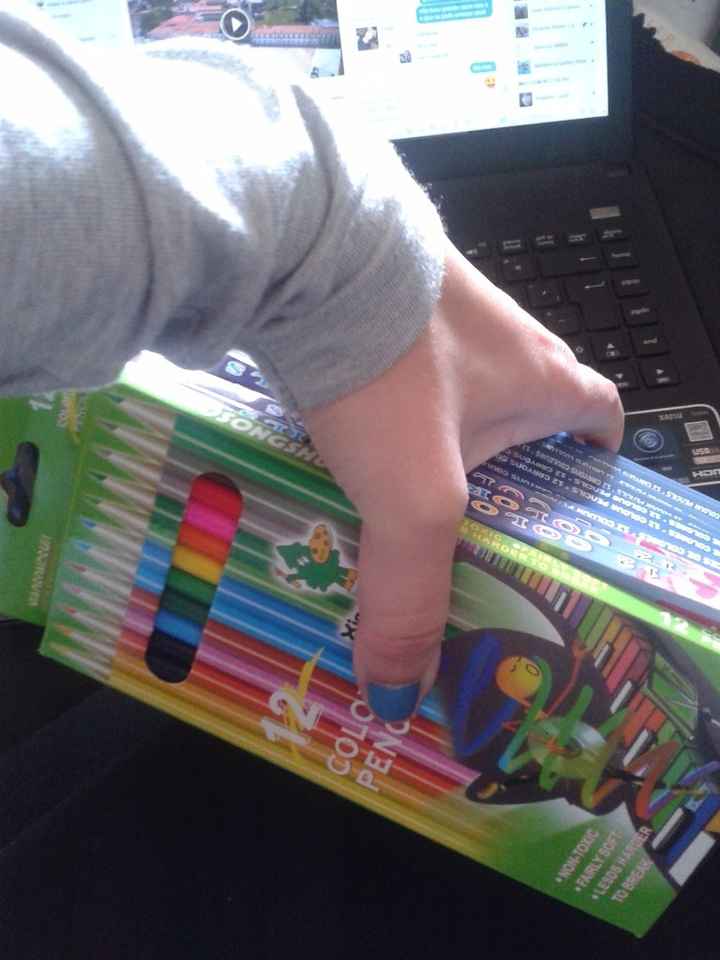 caixas de 12 lápis