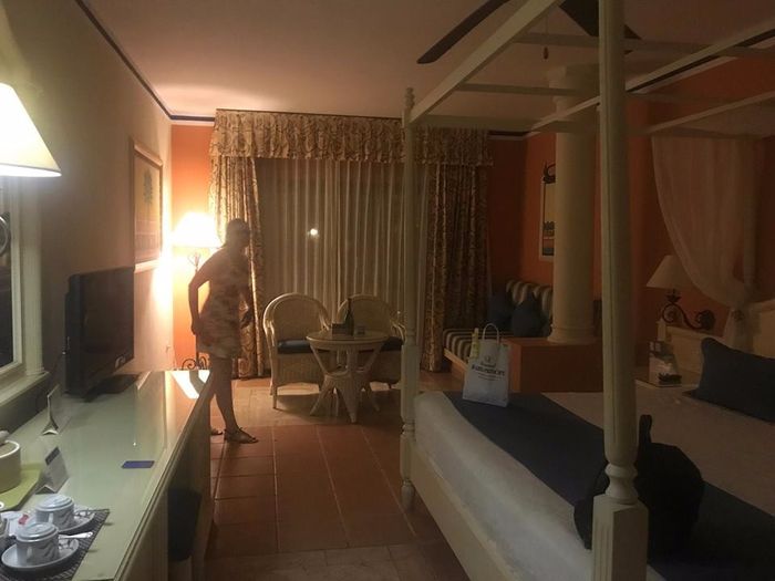nosso quarto. Ainda tem um sofá cama ao lado. O joão não me enviou a foto do WC, lindo também.