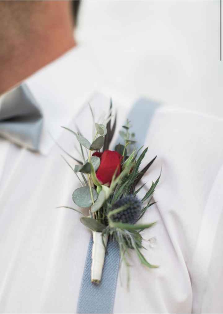Mês vermelho ~ inspiração boutonnières vermelho e azul - 6