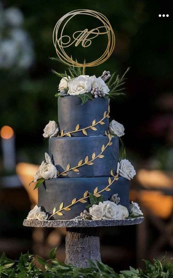 Arco-íris invade a Comunidade 🌈 Inspirações Azul Marinho para Bolo de Casamento! - 1
