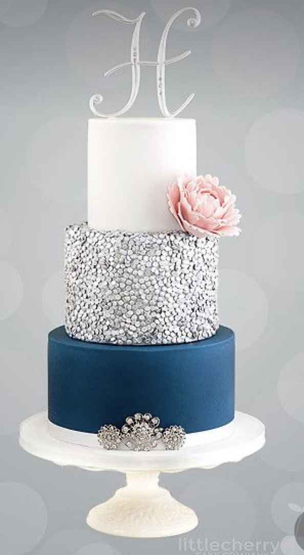 Arco-íris invade a Comunidade 🌈 Inspirações Azul Marinho para Bolo de Casamento! - 7