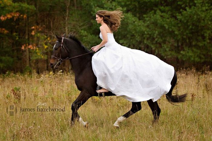 Entrar a cavalo na Quinta com vestido, com saiote e com saltos - 2