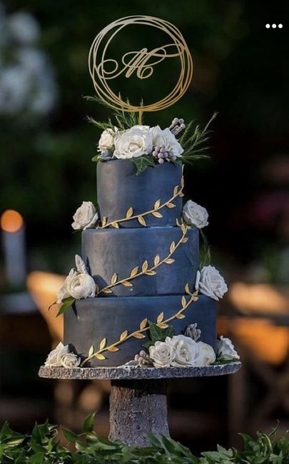 Arco-íris invade a Comunidade 🌈 Inspirações Azul Marinho para Bolo de Casamento! - 1