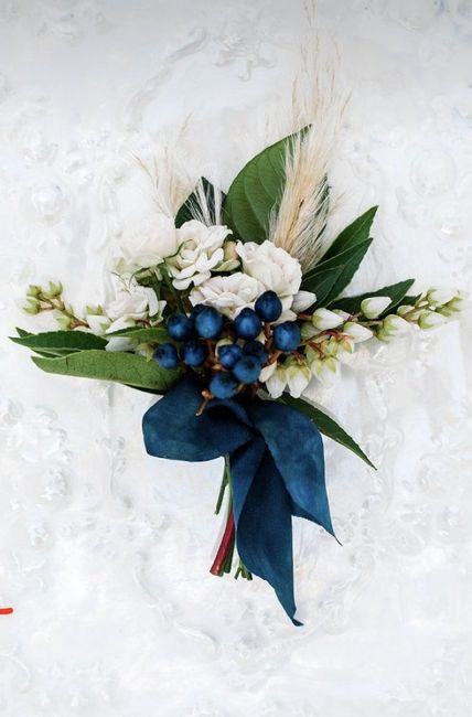 o arco-íris 🌈 invade a comunidade com inspirações (azul marinho) para bouquet 💐 e boutonnière 💙 - 16