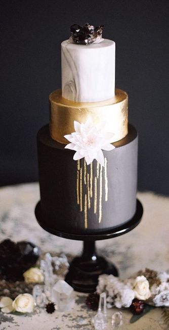 Bolo preto dourado