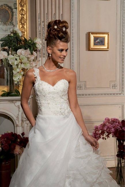 Que tal um vestido com uma alça?? - 1