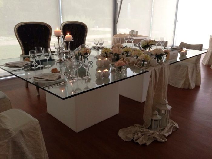 Mesa principal sÓ com os noivos?? ou com padrinhos e pais? - 2