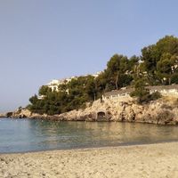 Praia de manha cedo.