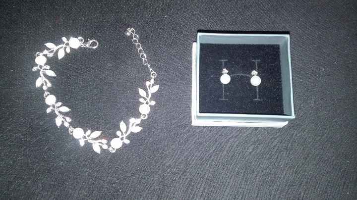 Pulseira e brincos