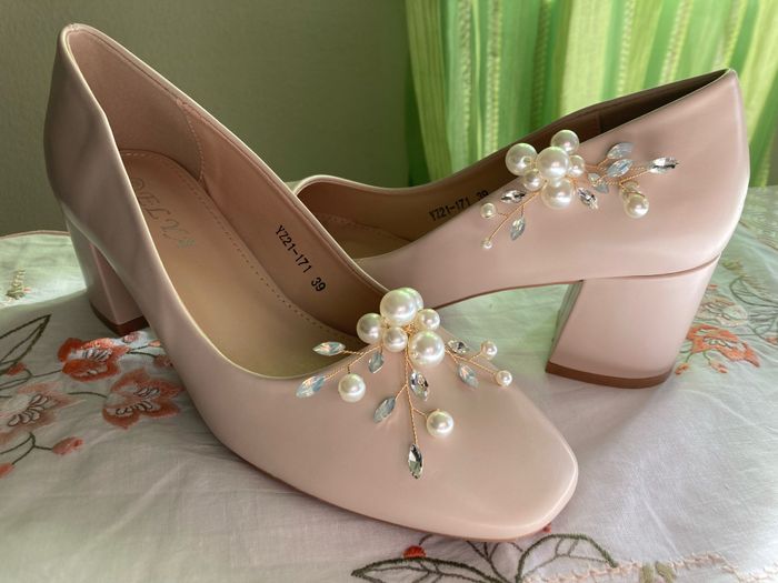 Branco, nude ou brilhantes? Escolhe os teus sapatos de noiva! 👠 - 1